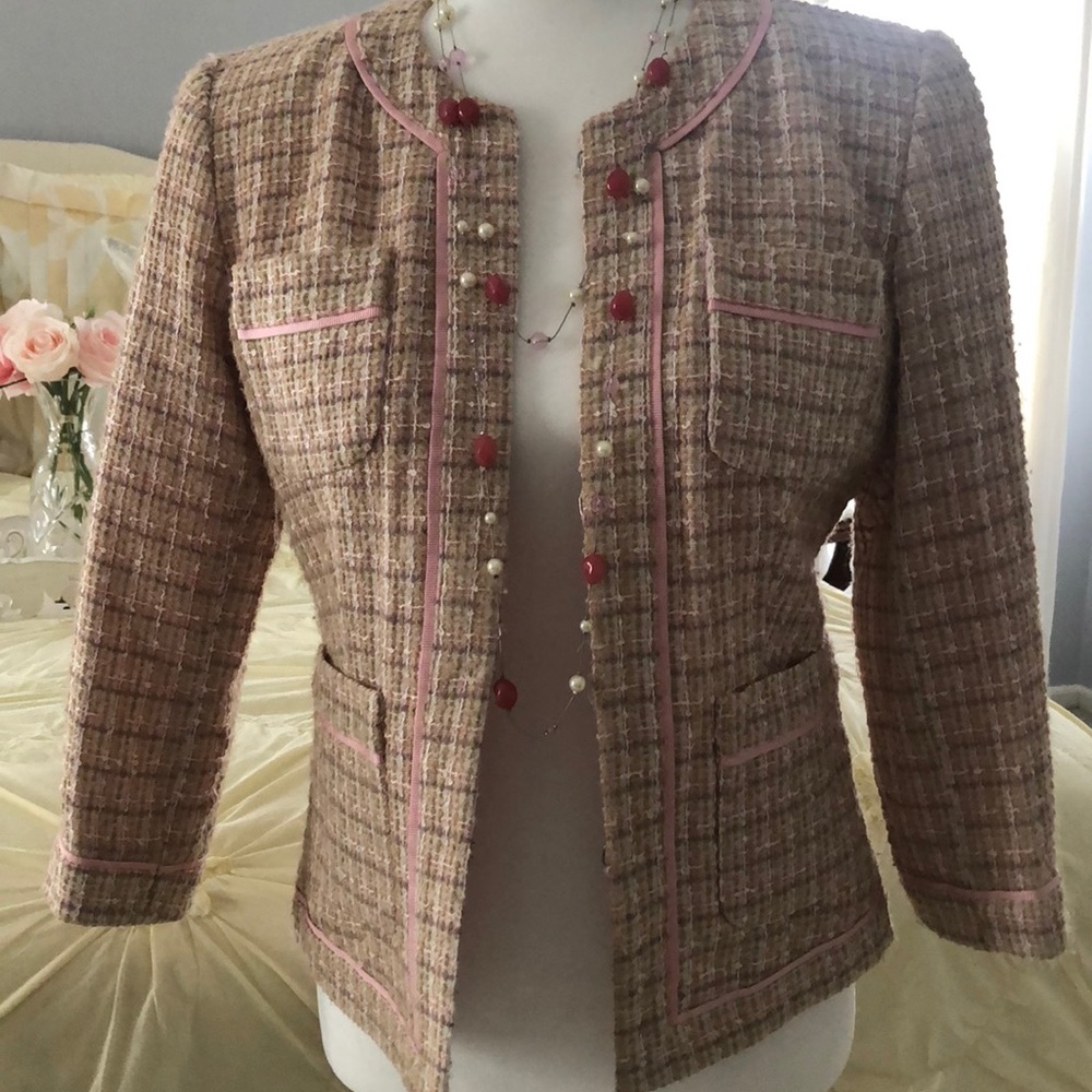 Adorable tweed jacket